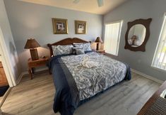 อื่นๆ 6 Serene Lakeside Escape - Pool, Wifi, Games, Waterfront