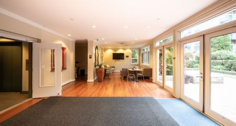 其他 2 Stunning Bay Views and Spacious Two-Level Design - Stylish Urban Retreat