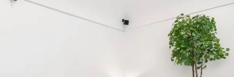 Others Charming Studio with Rooftop Access and Cozy Amenities - Delightful Urban Escape