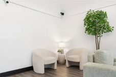 Others Charming Studio with Rooftop Access and Cozy Amenities - Delightful Urban Escape