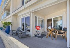 Others 4 Oceanfront Patio and BBQ Access - Stunning Beachfront Retreat