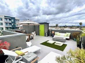 Others 4 Rooftop Oasis with Breathtaking Views - Stylish Urban Retreat