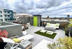 Khác 4 Rooftop Oasis with Breathtaking Views - Stylish Urban Retreat