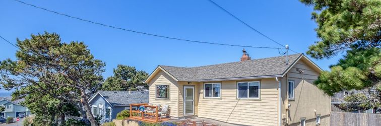 Others Peaceful Backyard and Double Oven - Charming Coastal Retreat