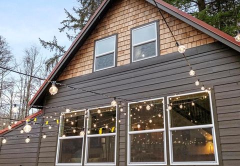 Lain-lain Soothing Hot Tub and Spacious Loft - Serene Rustic Retreat