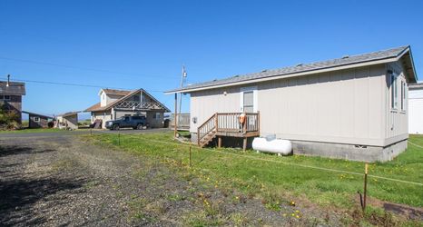 Others 2 Dog-friendly cottage w/ beach access & ocean view from living room