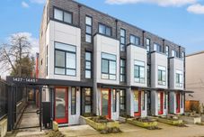 Others Rooftop Deck and Cozy Living Space - Inviting Urban Sanctuary
