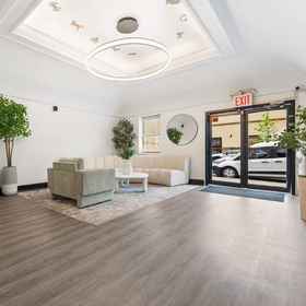 Hotel Interior/Public Areas 1 Cozy Retreat with Two Living Spaces - Charming and Chic Escape, Hotel Bandaraya New York