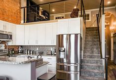 기타 4 Charming Loft with City Views and Modern Kitchen - Spacious Retreat