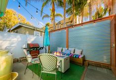 Others 4 Private Entrance and Back Patio Retreat - Charming Beach Cottage