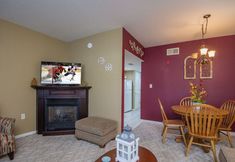 Others 5 Community Pool and Gas Fireplace Retreat - Charming Oasis