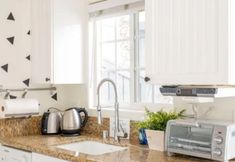 Lain-lain 6 Charming Cottage with Cozy Patio and Fire Pit - Inviting Beach Retreat