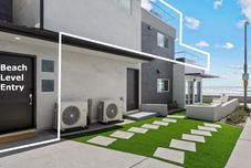 อื่นๆ Ocean Views and Spacious Patios - Captivating Beachfront Escape