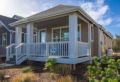 其他 6 Charming Cottage with Open Concept Living - Delightful Beach Retreat