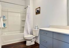 Lainnya 5 Convenient Location and Cozy Balcony - Charming Urban Retreat