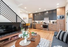 Others 5 Rooftop Deck and Modern Amenities - Charming Townhouse Haven