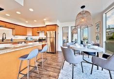 อื่นๆ 5 Stunning Bay Views and Community Pool - Chic Coastal Haven