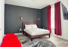 Others 5 New 2B2B with Balcony Downtown