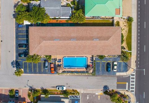 อื่นๆ Gulf Views and Steps to the Beach - Charming Coastal Escape