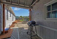 Others 7 Spacious Backyard and Game Room Escape - Inviting Mid-Century Retreat