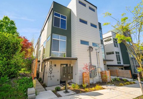 อื่นๆ Rooftop Patio with Mount Rainier View - Charming Chic Retreat