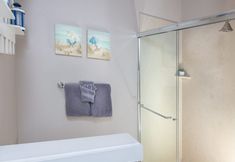 Others 6 Oceanfront Deck and Private Hot Tub - Stunning Coastal Sanctuary