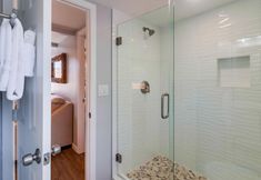 Others 4 Spacious Yard and Modern Units - Charming Coastal Retreat