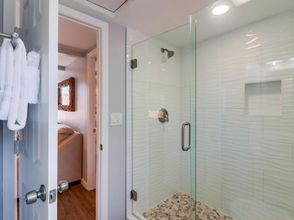 Others 4 Spacious Yard and Modern Units - Charming Coastal Retreat