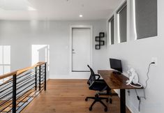 Lainnya 2 Furnished Rooftop and Breathtaking Skyline Views - Stylish Urban Haven