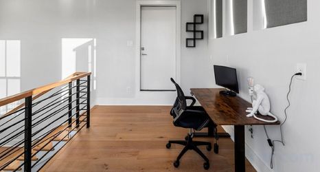 Lainnya 2 Furnished Rooftop and Breathtaking Skyline Views - Stylish Urban Haven