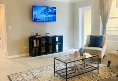 Others 5 Stylish Condo with Private Balcony and Spectacular City Views - Elegant Retreat