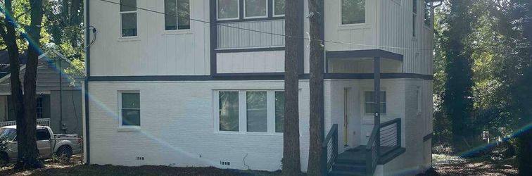 Others Convenient Access to Airport and Downtown - Modern Retreat