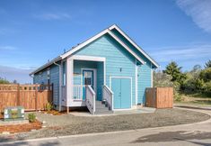 其他 2 Cozy Back Porch and Open Concept Living - Charming Beach Retreat