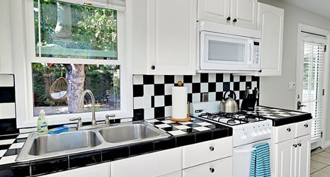 อื่นๆ 2 Private Deck with Jacuzzi and Outdoor Kitchen - Stunning Cottage Retreat