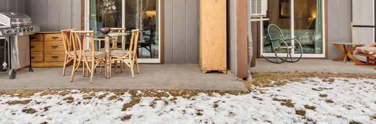 Others Stylish Condo with Patio Grill and Central Location - Elegant Charming