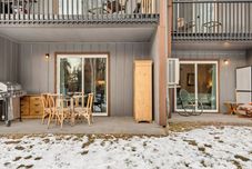 Others Stylish Condo with Patio Grill and Central Location - Elegant Charming