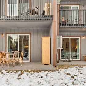 Hotel Exterior 1 Stylish Condo with Patio Grill and Central Location - Elegant Charming, Deschutes County Hotels