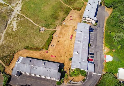 Others Stunning Ocean Views and Cozy Deck - Exquisite Coastal Haven