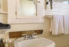 Others 4 Private Patio and Lush Garden Oasis - Charming Retreat