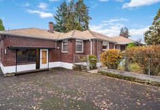 その他 2 Charming Mid-Century Gem with Lush Backyard - Inviting Retreat