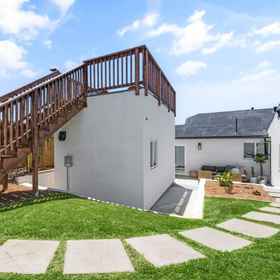 Hotel Exterior 1 Stunning City Views and Rooftop Deck - Spacious Modern Retreat, Hotel Pusat Konvensyen San Diego