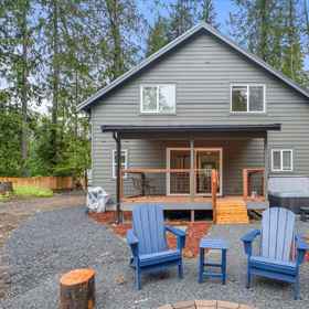 Logo1Hot Tub and Fire Pit Oasis Near Nature Retreat - Charming Cozy Cabin,华盛顿州飯店