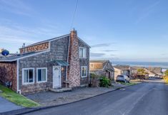 Others 2 Spectacular Ocean Views and Hot Tub - Cozy Cottage Retreat