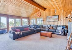 Others 7 Ocean View Deck and Hot Tub - Charming Coastal Escape