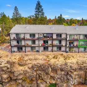 Hotel Exterior 1 Private Patio and Heated Pool with Hot Tub - Stunning River View Oasis, Pilot Butte State Park Hotels