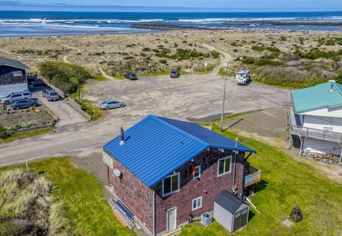 Others Ocean Views and Cozy Deck - Inviting Coastal Haven