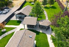 Others 6 Spacious Chef's Kitchen and Hot Tub - Beautiful Family Haven