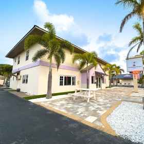 Logo 1 Inviting Studio with Shared Pool and BBQ Area - Cozy Getaway, Pinellas County Hotels