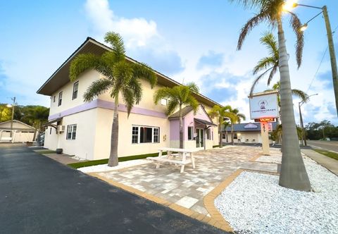 Others Inviting Studio with Shared Pool and BBQ Area - Cozy Getaway