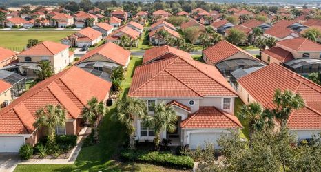 Others 2 Screened-in Pool and Game Room - Amazing Family Escape